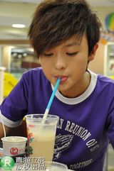 组图：花儿人气王代悦历程回顾 新书23号首发签售