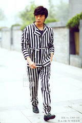 明星爱街拍：秦昊夏日型男LOOK