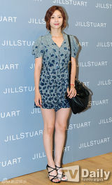 组图：郑柔美朴秀珍金素贤绚烂花裙秀美腿