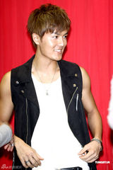 高清图：吴克羣帅气现身录节目 不回避私生子传闻