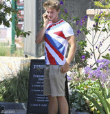 组图：施瓦辛格17岁爱子帕特里克帅气亮相街头