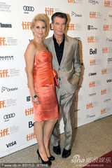 电影《爱即所需》首映 皮尔斯-布鲁斯南帅气现身