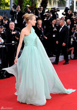 高清组图：黛安-克鲁格飘逸水蓝色斜肩礼服亮相