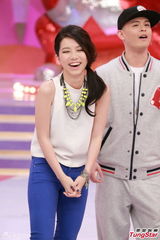 组图：黄宗泽岑丽香邓紫棋出席录影