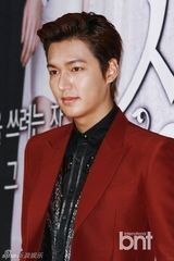 组图：李敏镐红装宣传《继承者》 主创华丽齐聚