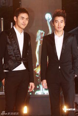 幻灯：香港金像奖颁奖红毯 阮经天赵又廷牵手现身