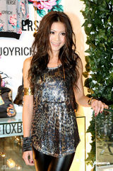 组图：周秀娜豹纹装出席活动 欲买楼与家人住