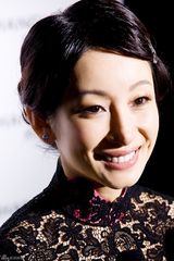 组图：秦海璐出席时尚秀 复古旗袍展现东方美