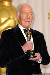 高清组图：奥斯卡后台获奖众星举金人光彩照人