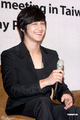 幻灯组图：韩版F4成员金范赴台湾举行粉丝见面会