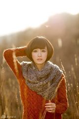 组图：乔乔暖心写真短发娇柔惹人疼