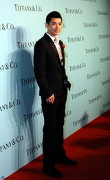 组图：莫文蔚钟丽缇等亮相品牌红毯秀