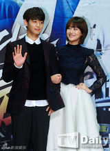 组图：权相佑珉豪等亮相《医学团队》发布会