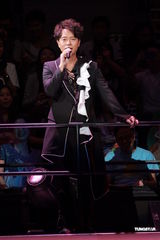 组图：李克勤音乐会秀家庭照 容祖儿惊喜现身