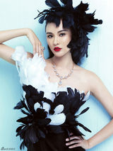 组图：莫小棋玩转复古风 黑白配高贵典雅