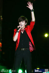 组图：韩团f(x)EXO-M等亮相上海K-POP音乐演唱会