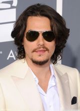 高清组图：格莱美红毯 约翰-梅尔亮相潮范儿足