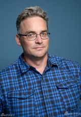 组图：《F字头》拍写真 丹尼尔佐伊甜蜜合影