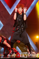 组图：神话打榜夺冠李孝利性感 EXO回归显狼性