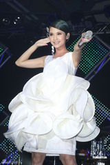 组图：杨丞琳个唱化身摇滚精灵 打造魔幻舞台