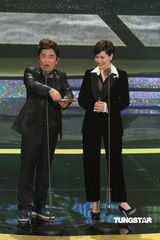 组图：金钟奖现场吴宗宪方芳芳上台颁奖