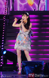 组图：FTIslandBEAST等参加2012和平演唱会