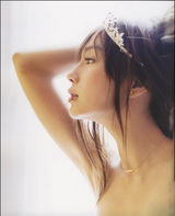 幻灯图集：香港书展销量冠军 Angelababy火辣写真