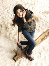 组图：韩星全智贤时尚写真 修长身材展现冬日流行