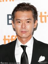 组图：《R100》首映 渡部笃郎潮范十足