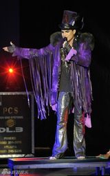 幻灯图集：《美偶》冠军亚当-兰伯特加拿大开唱