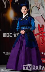 组图：《火之女神》发布 文根英着韩服端庄亮相