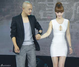 高清图：《画壁》北京首映柳岩性感亮相秀傲人身材 