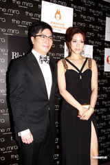 高清组图：唐英年何超琼李家诚夫妇出席募款晚宴