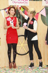 高清组图：容祖儿望林峰远离小人 撑阿Sa曾想生孩子