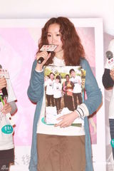 组图：张敬轩王菀之探访肯尼亚深受触动