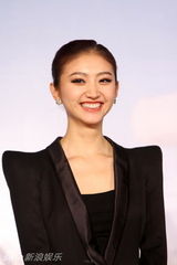 幻灯图集：《美女老板》关机 何润东受景甜“虐待”