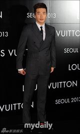 组图：李秉宪崔智友等众星出席时尚品牌发布会