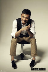 组图：耿乐曝光最新写真 帅气狂野相得益彰