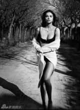 高清组图：阿德瑞娜-利玛登《Vogue》 风情万种