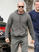 高清组图：惠特莉和男友杰森亮相 牛仔裤秀长腿