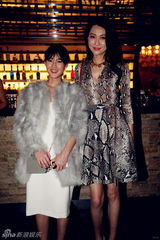 组图：陈燃出席时尚晚宴 白衣长裙清纯可爱