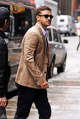 组图：贾斯汀-汀布莱克街拍 休闲西装外套现身