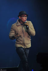 高清组图：巨星云集慈善中华行 陈小春婚后首献唱