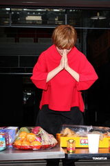 组图：容祖儿睽违11年台北开唱 一身大红烧乌龟