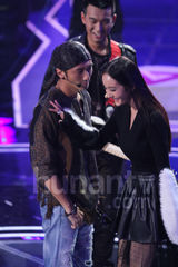 组图：杨幂与谢霆锋贴身对视害羞变粉丝