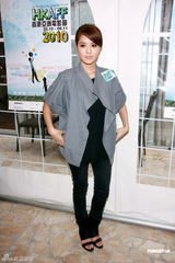 组图：官恩娜任香港电影节大使 关锦鹏筹拍青春题材