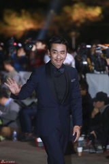 独家高清：群星闪耀大钟奖红毯 俊男靓女秒菲林