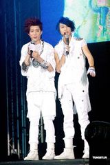 组图：王子小杰办音乐会 范玮琪到场力挺