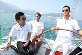 组图：黄晓明驾微博号征战帆船赛 获时代骑士勋章