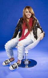 幻灯：麦莉-赛勒斯认准休闲着装 写真诠释美式靓女